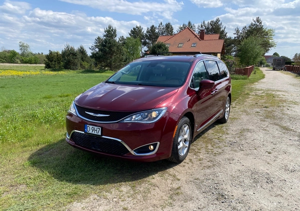 Chrysler Pacifica cena 115000 przebieg: 170000, rok produkcji 2018 z Myszków małe 781